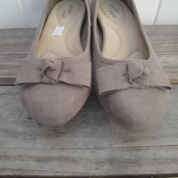 Dexflex Comfort Taupe Faux Suede Flats with bows 10W - Picture 6 of 8